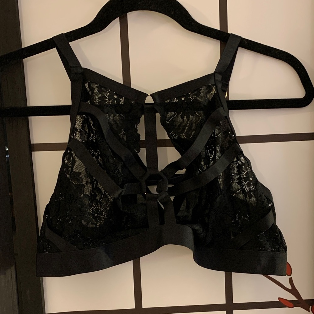 Elegant Black Lace Strappy Bra